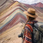 Excursionista Poncho Vinicunca Montana Arcoiris Peru