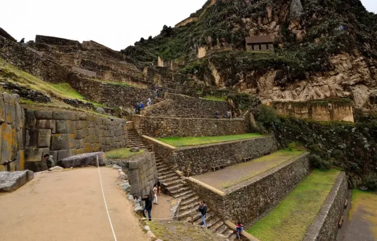Ollantaytambo Inca Fortress Terraces Tourists Cusco